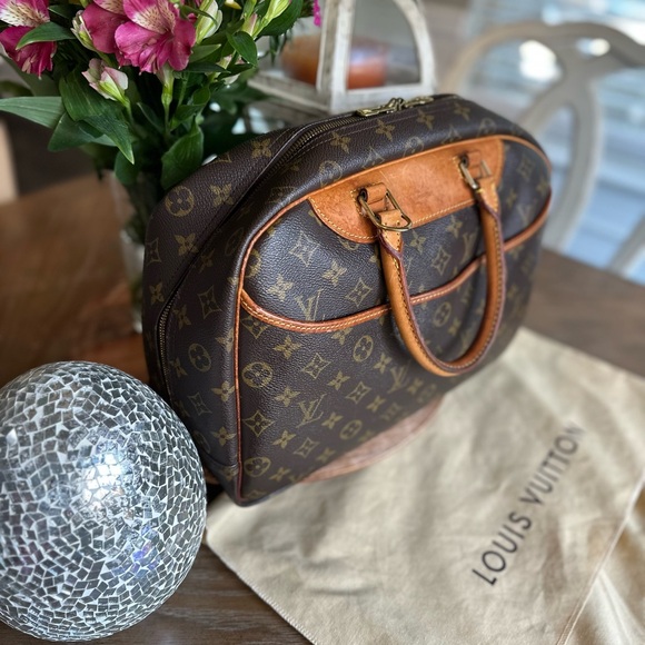 Louis Vuitton monogram Deauville hand bag - Picture 4 of 16